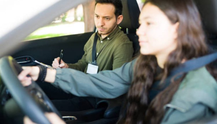 Should Enroll in a Driving School